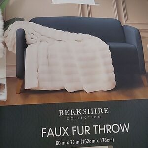 Berkshire collection Faux Fur Throw 60×70